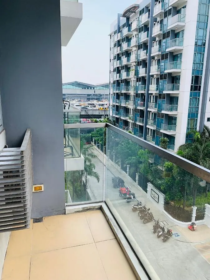One Palm Tree Villas Condominium - Studio 5Th Fl With Balcony - Across Terminal 3 Airport Manila Apartment